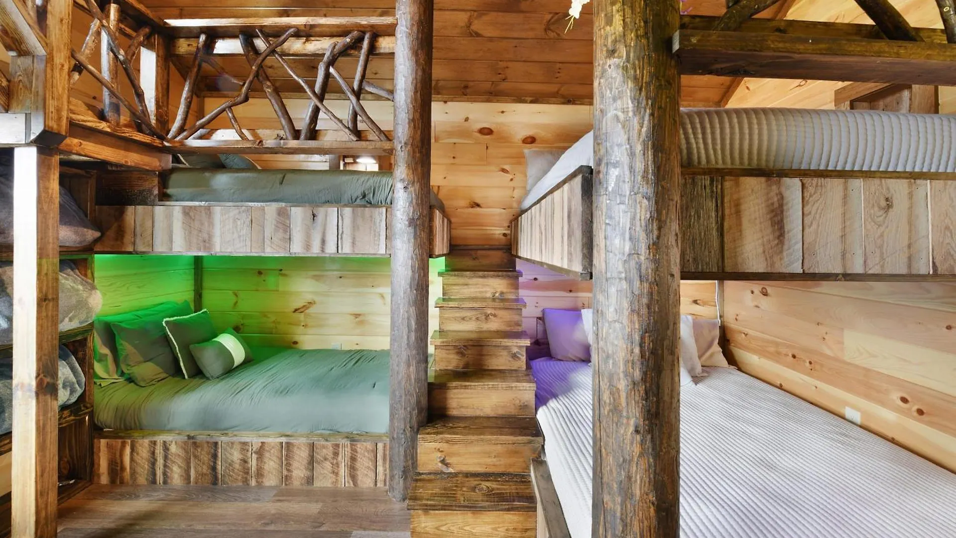 Holiday home Walk To Parkway - Indoor Pool - Treehouse Loft Ps5 *