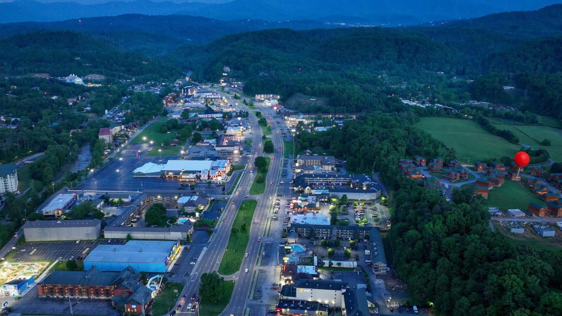 Holiday home Walk To Parkway - Indoor Pool - Treehouse Loft Ps5 Pigeon Forge