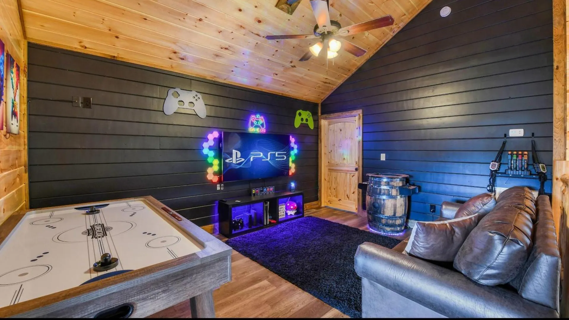 Holiday home Walk To Parkway - Indoor Pool - Treehouse Loft Ps5