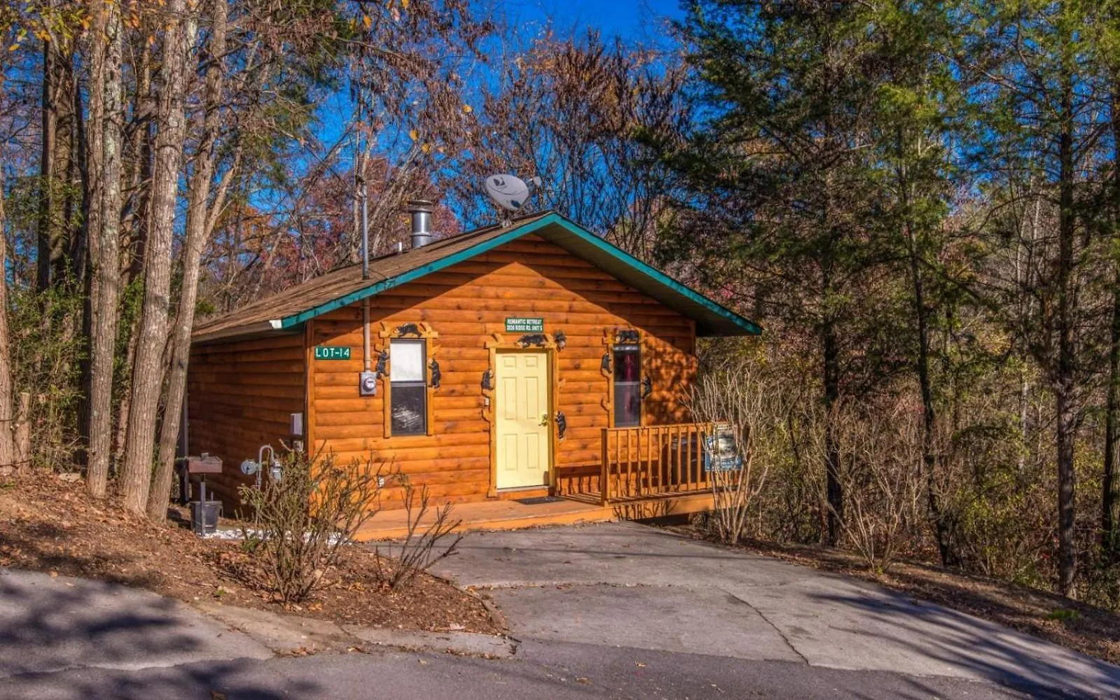 Romantic Retreat Villa Pigeon Forge