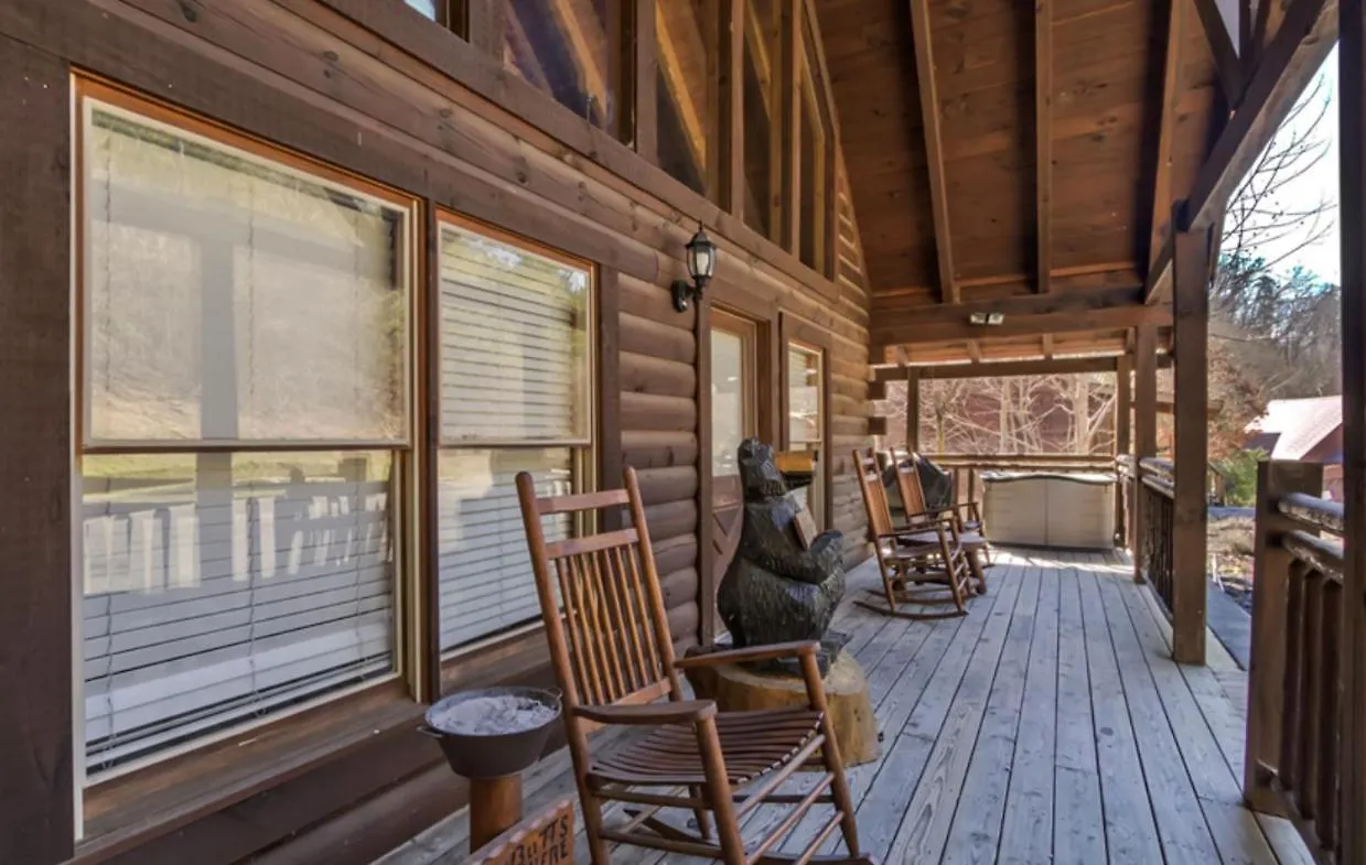 Are We Bear Yet Rustic 1br With Hot Tub Pools & Fireplace1 Mile From Parkway Holiday home Pigeon Forge