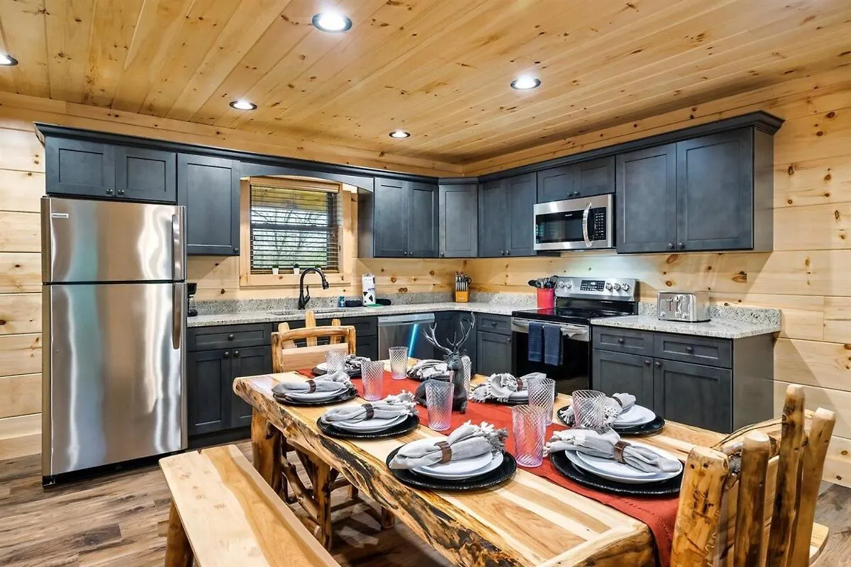 Secluded Hot Tub, Game And Fireplace *