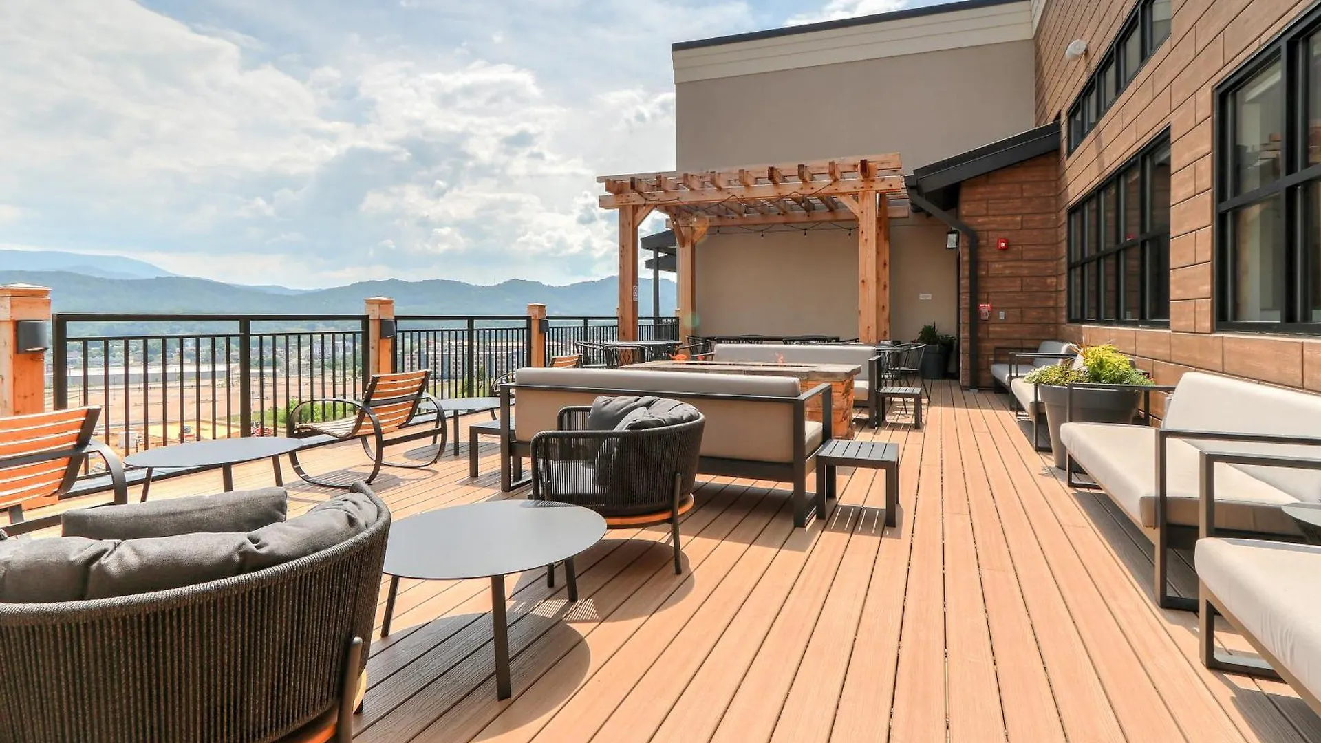 Staybridge - Smoky Mtns By Ihg Resort Pigeon Forge