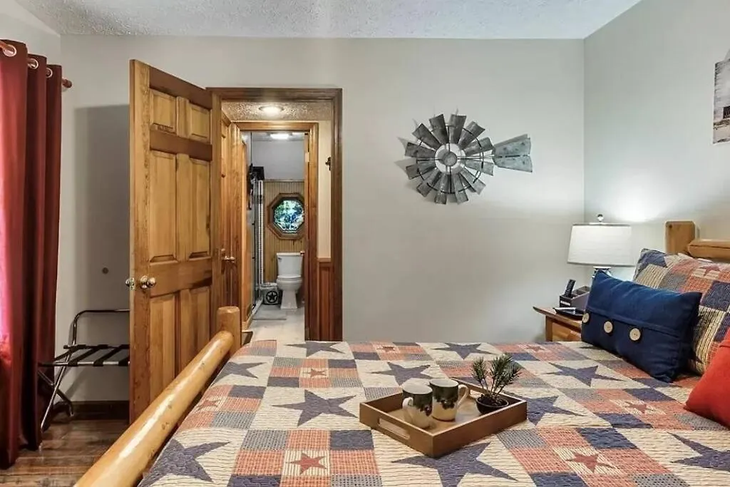 Beary Peaceful Smokies Retreat: Hot-tub & Pools شاليه