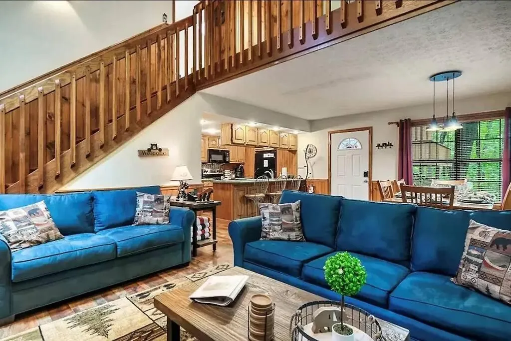 Beary Peaceful Smokies Retreat: Hot-tub & Pools *