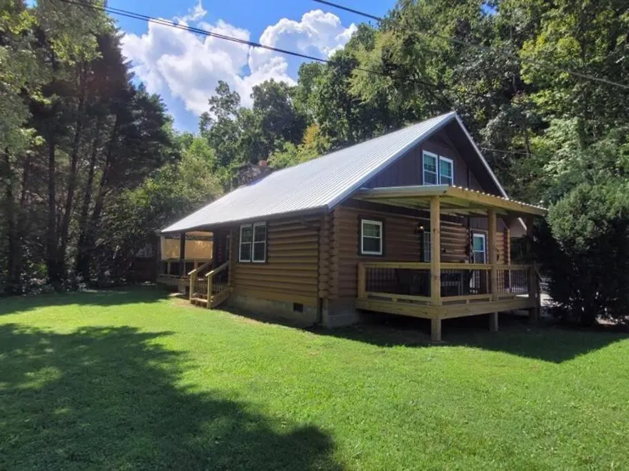 Holiday home Creekside Hideaway - Real Log W/great Location