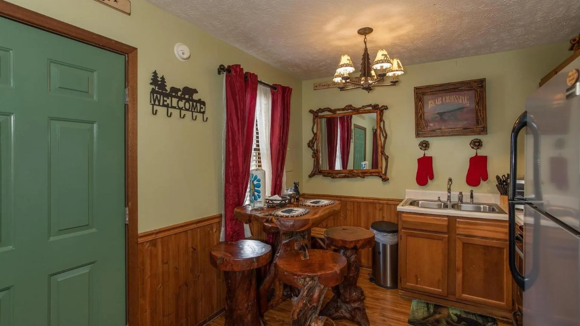 Holiday home Bear Mountain Hollow-free Dollywood Ticket- Cozy With A Hot Tub, Arcade & Deck Close To Town *