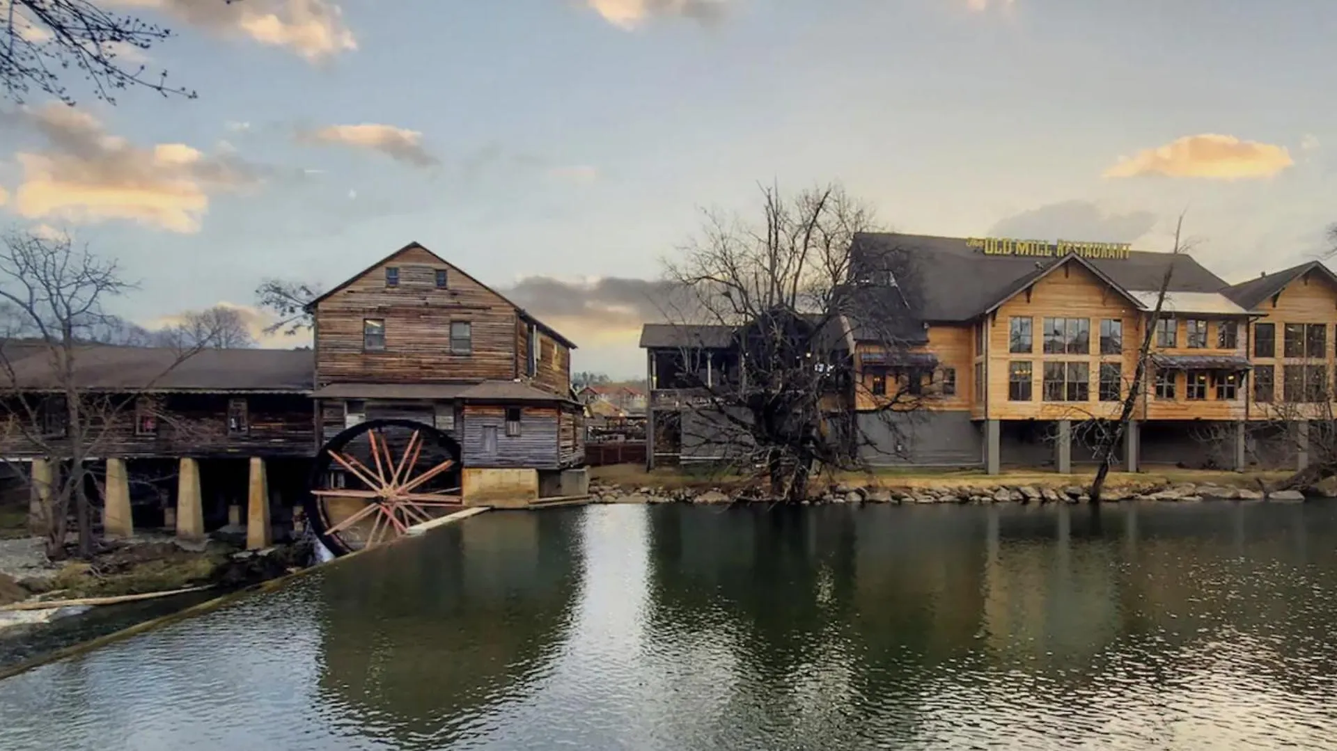 Modern Mountain Hideaway-secluded, Close To Town Holiday home Pigeon Forge