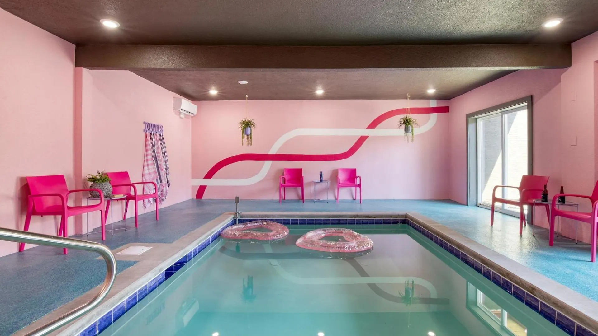 Holiday home Pink Pines Avantstay Luxury Aesthetic Dream Indoor Pool Hot Tub