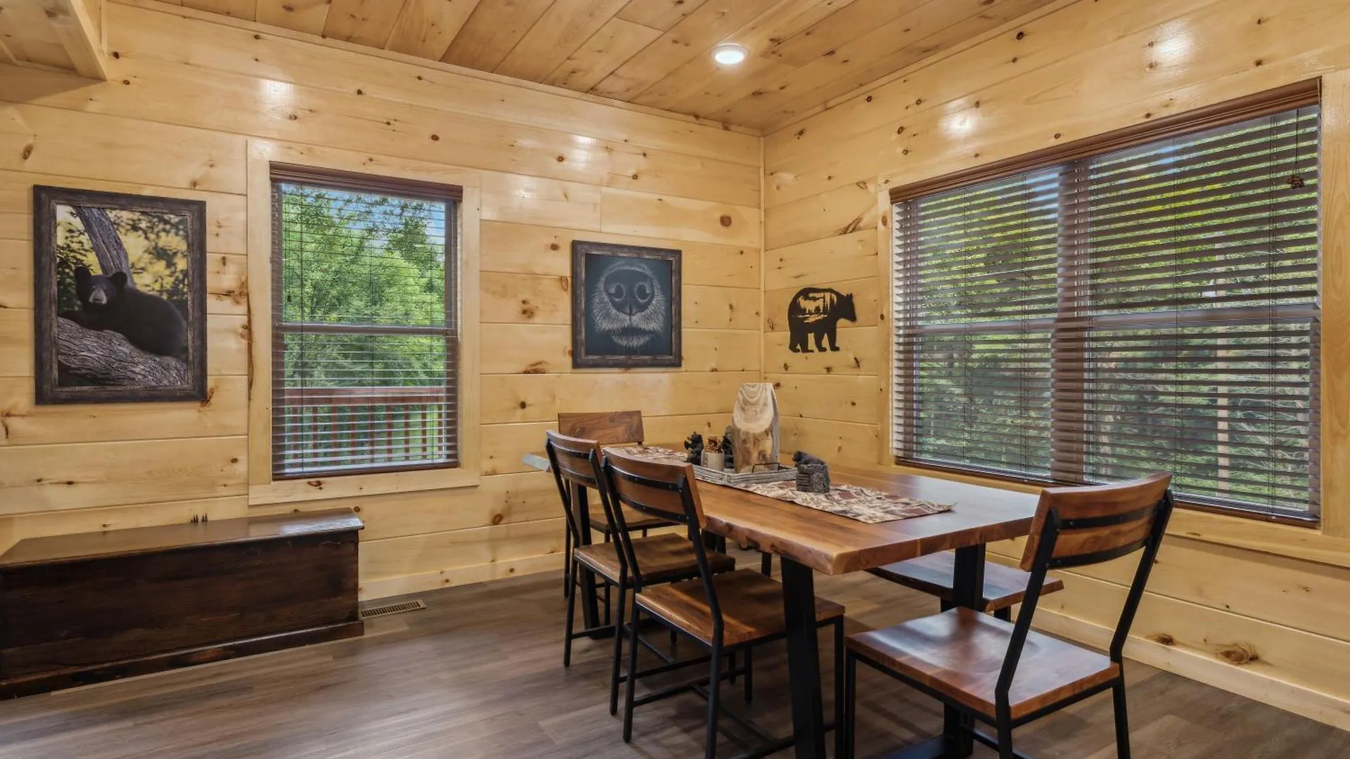 On Blackbeary Hill A Cozy 3 Bedroom Perfect For A Getaway In An Enchanting Forest Setting Holiday home *
