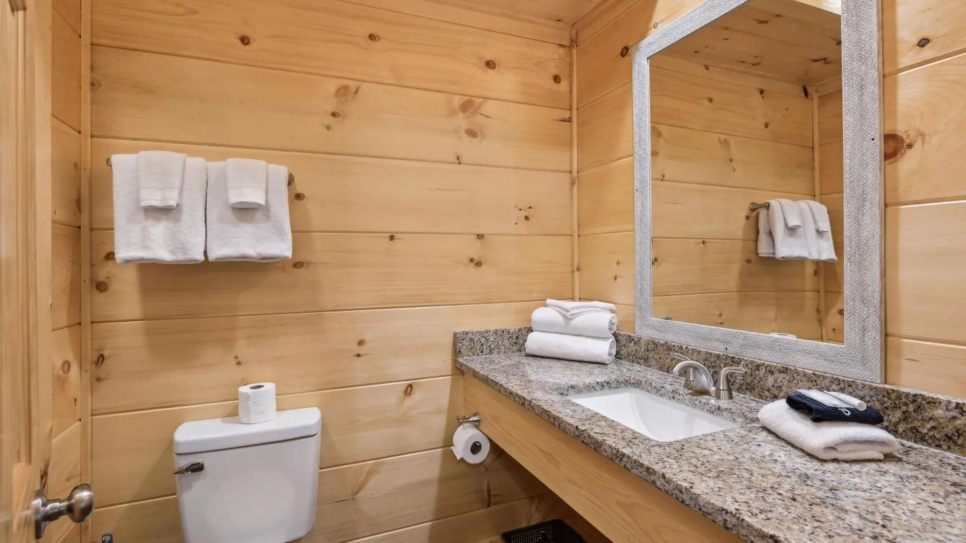 On Blackbeary Hill A Cozy 3 Bedroom Perfect For A Getaway In An Enchanting Forest Setting Pigeon Forge