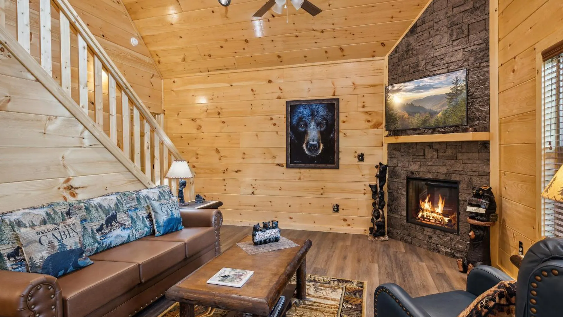 On Blackbeary Hill A Cozy 3 Bedroom Perfect For A Getaway In An Enchanting Forest Setting Сasa de vacaciones *