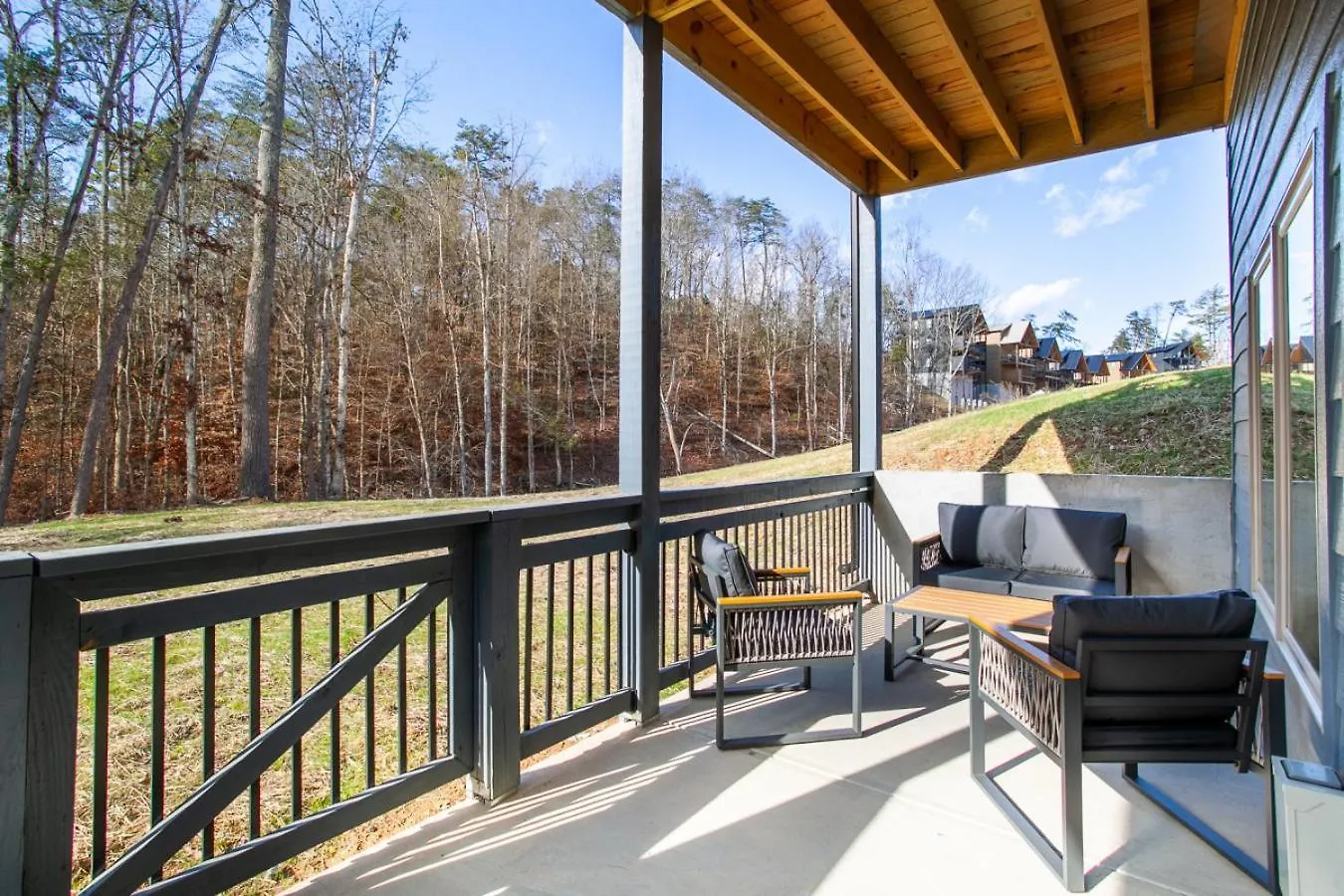 Stunning Heights Retreat Hot Tub, Mtn Views And Holiday home *