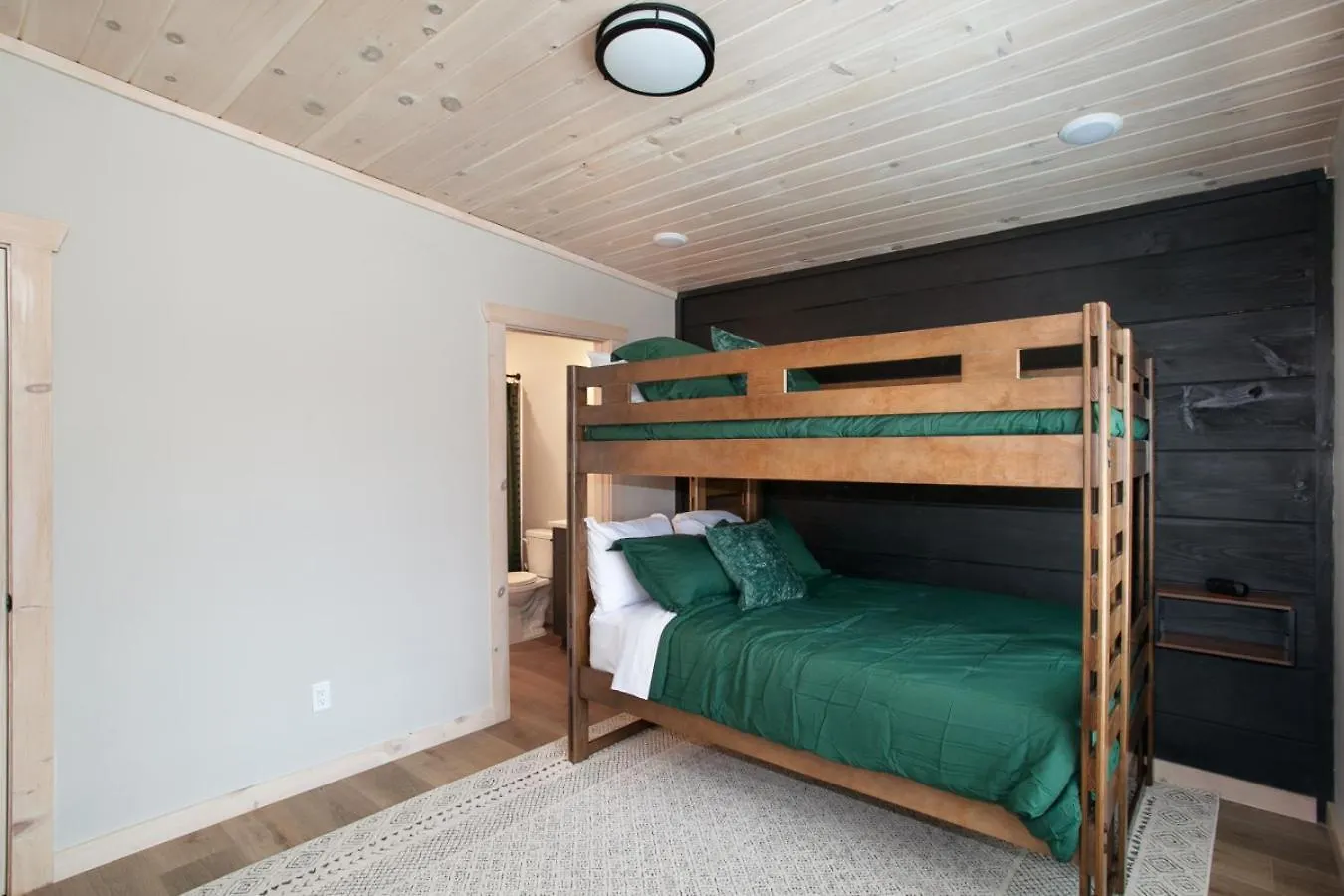 Holiday home Stunning Heights Retreat Hot Tub, Mtn Views And *