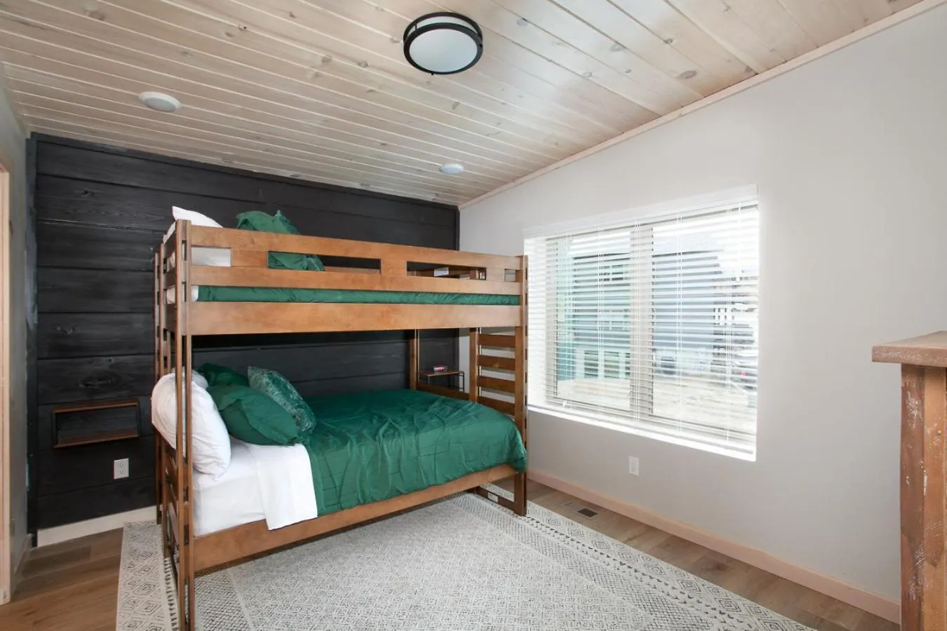 Stunning Heights Retreat Hot Tub, Mtn Views And *