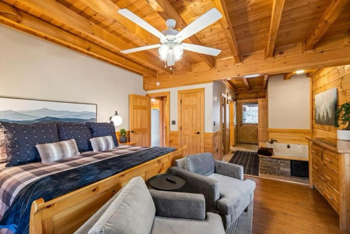 Kelly's Cozy 4 Bedroom Parkway *