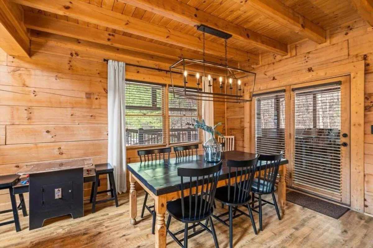 Kelly's Cozy 4 Bedroom Parkway * Pigeon Forge