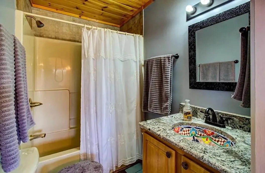 Chalet Luxurious Cabin, W/ Hottub, Easydrive, Arcade Game, Panoramic Views Pigeon Forge