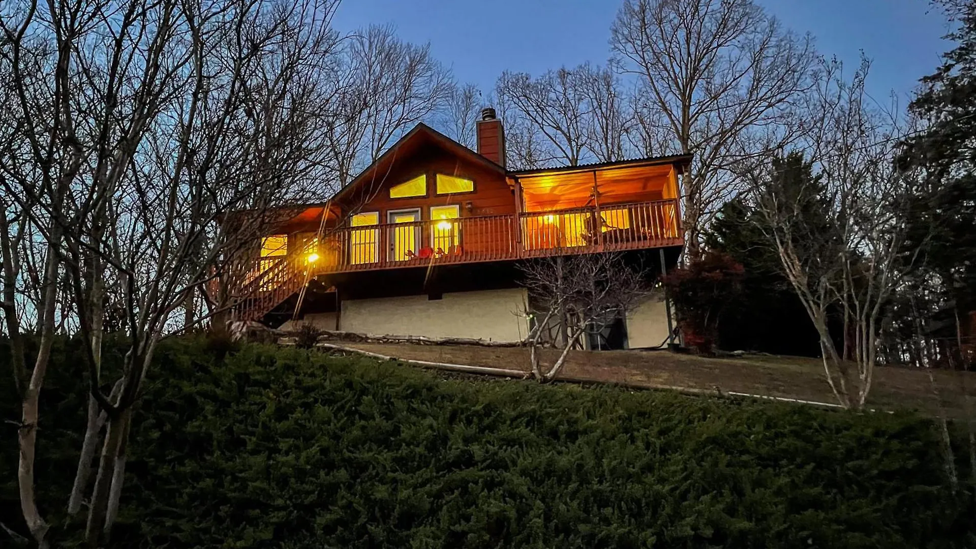 Chalet Luxurious Cabin, W/ Hottub, Easydrive, Arcade Game, Panoramic Views Pigeon Forge
