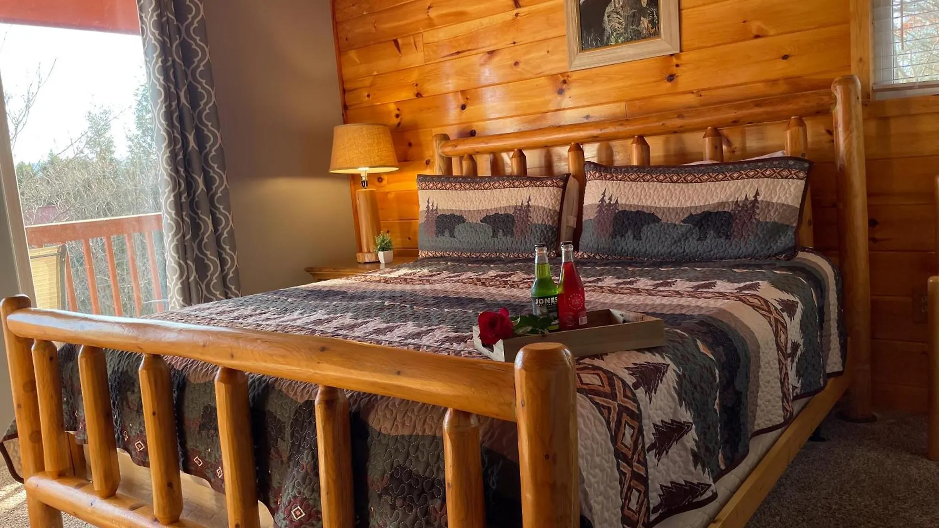 Luxurious Cabin, W/ Hottub, Easydrive, Arcade Game, Panoramic Views *