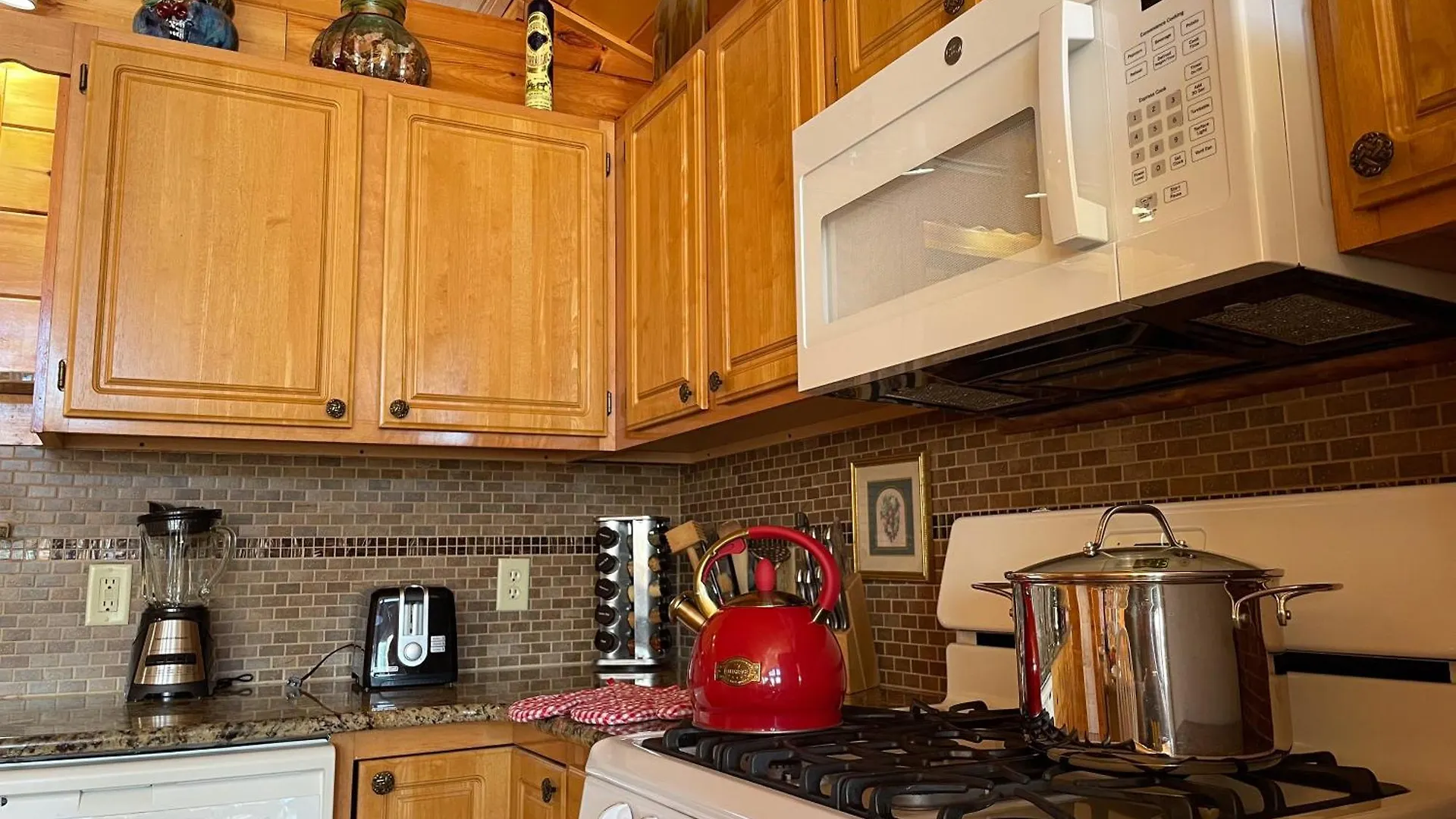 Chalet Luxurious Cabin, W/ Hottub, Easydrive, Arcade Game, Panoramic Views Pigeon Forge