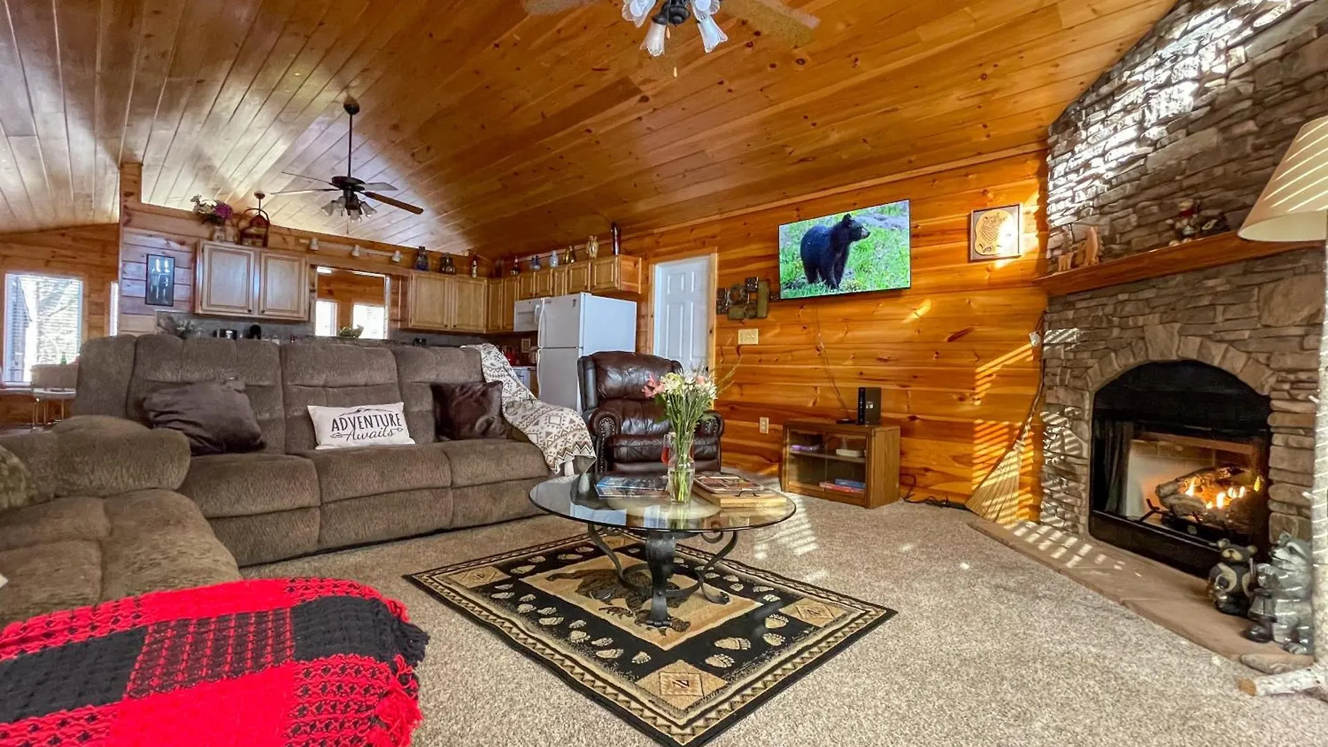 Luxurious Cabin, W/ Hottub, Easydrive, Arcade Game, Panoramic Views
