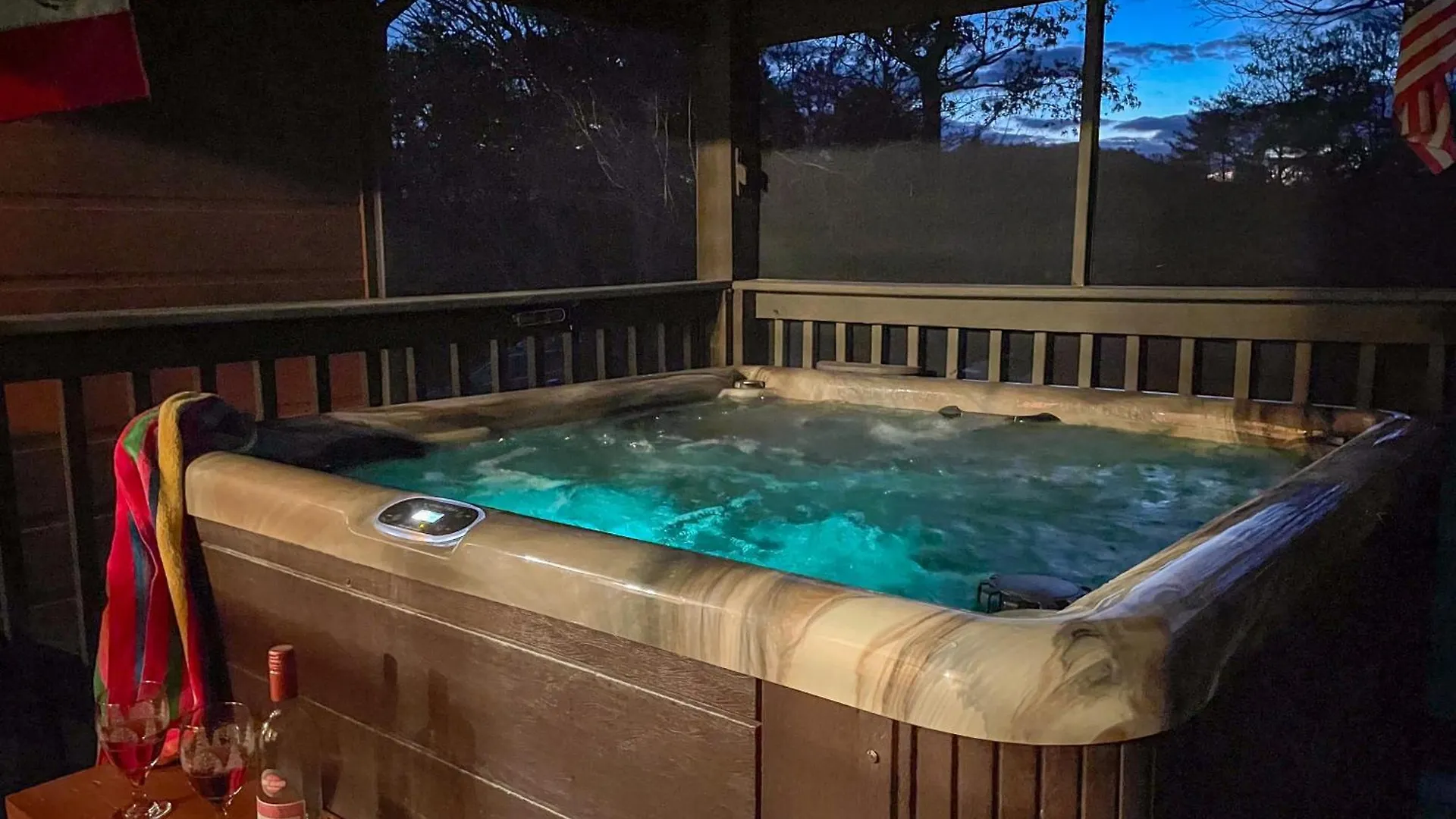 Chalet Luxurious Cabin, W/ Hottub, Easydrive, Arcade Game, Panoramic Views
