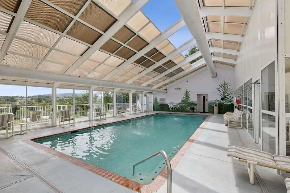 Holiday home Dolly's Hideout - Newly Renovated, Less Than 1 Mi To Parkway *