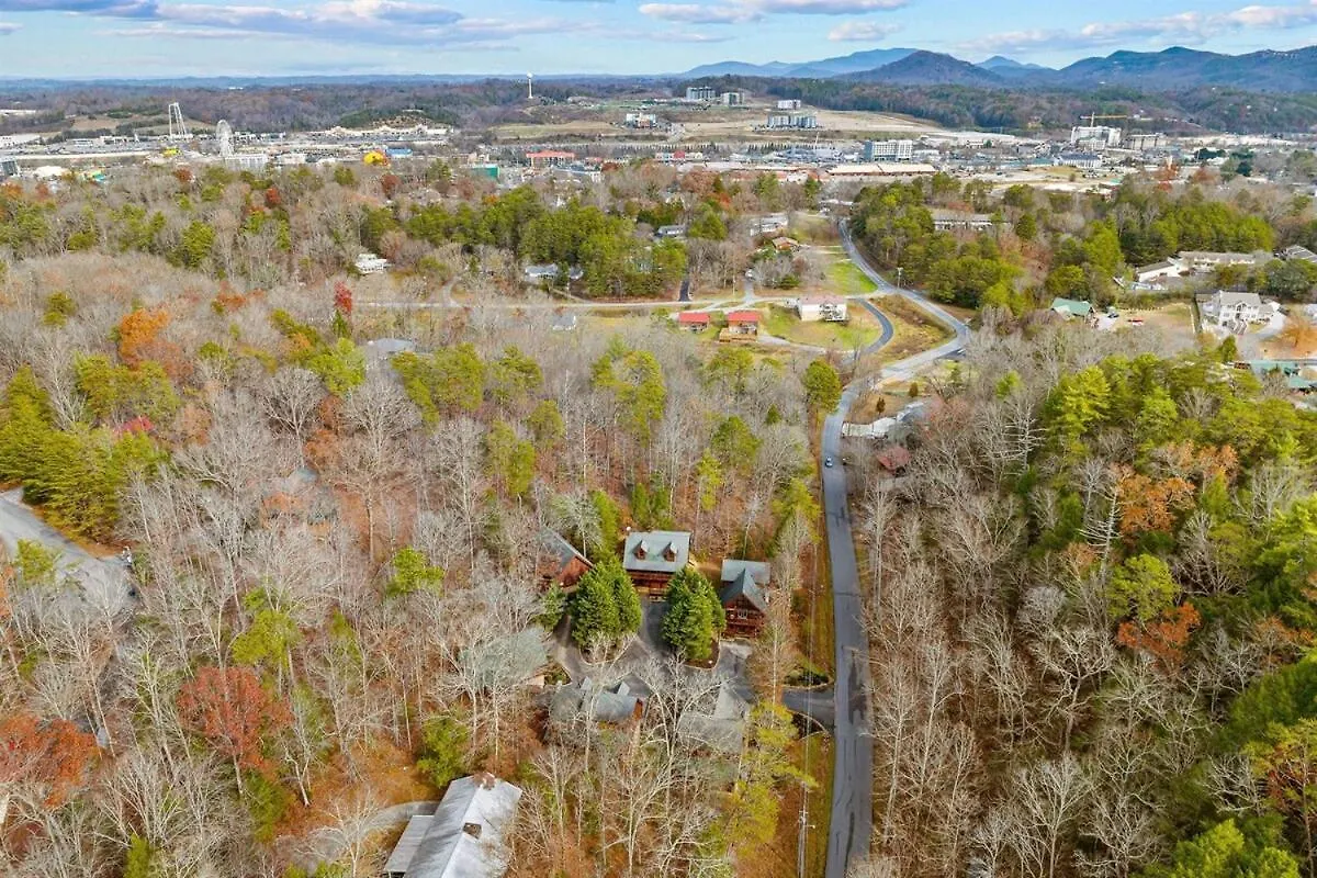 Newlisting 1mile Parkway, Gameroom, Hottub, Bbq, Sleeps 14, 5 Bedroom With Attached Bath, Pet Friendly Pigeon Forge