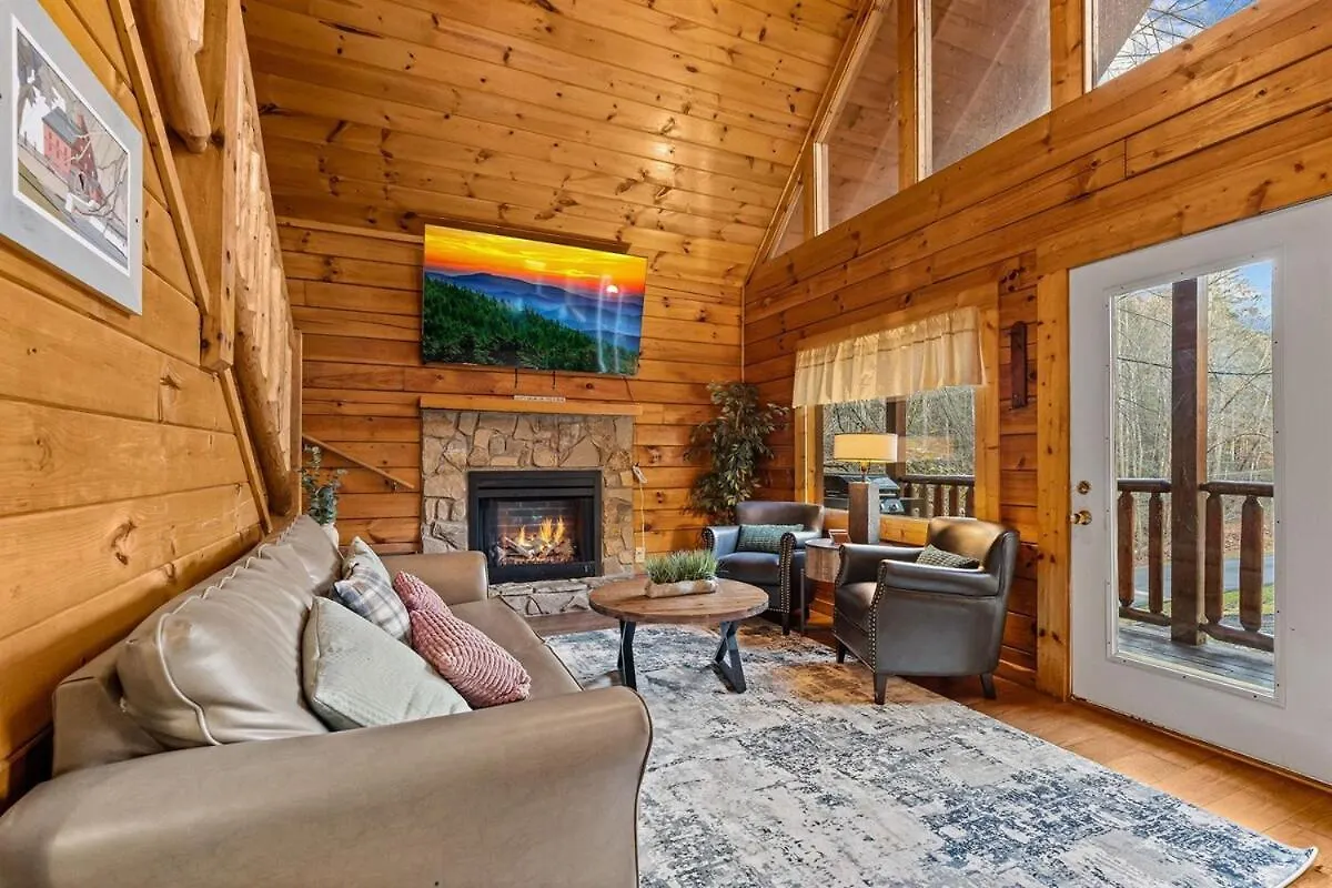 Newlisting 1mile Parkway, Gameroom, Hottub, Bbq, Sleeps 14, 5 Bedroom With Attached Bath, Pet Friendly Chalet *