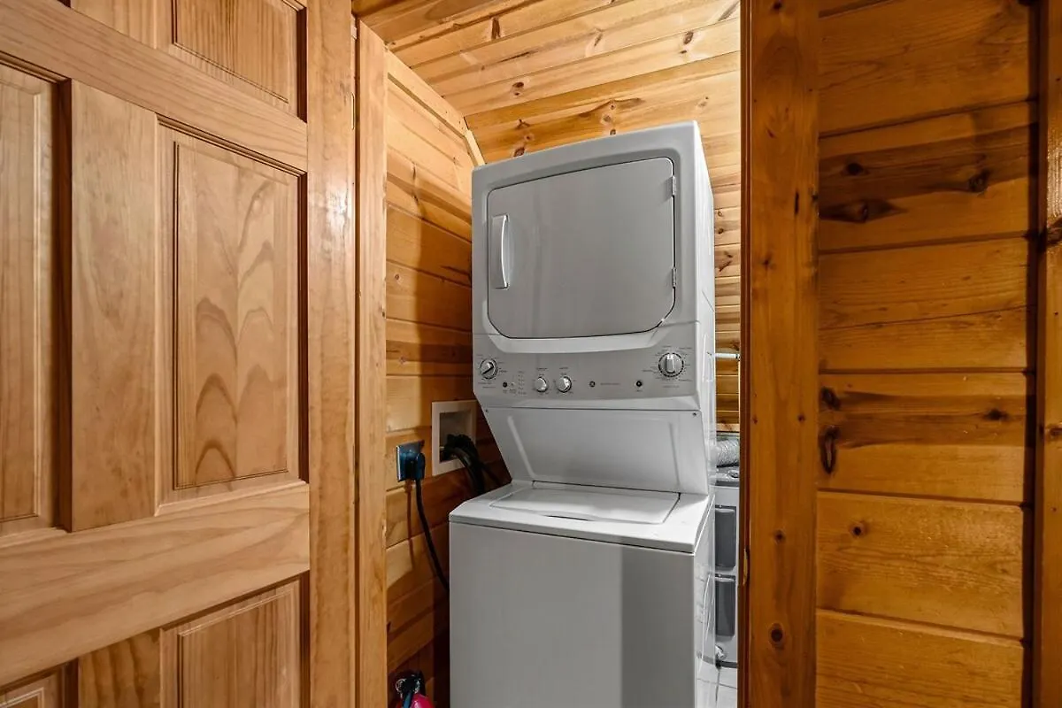 Newlisting 1mile Parkway, Gameroom, Hottub, Bbq, Sleeps 14, 5 Bedroom With Attached Bath, Pet Friendly Chalet Pigeon Forge