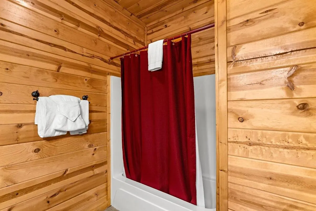 Newlisting 1mile Parkway, Gameroom, Hottub, Bbq, Sleeps 14, 5 Bedroom With Attached Bath, Pet Friendly Pigeon Forge