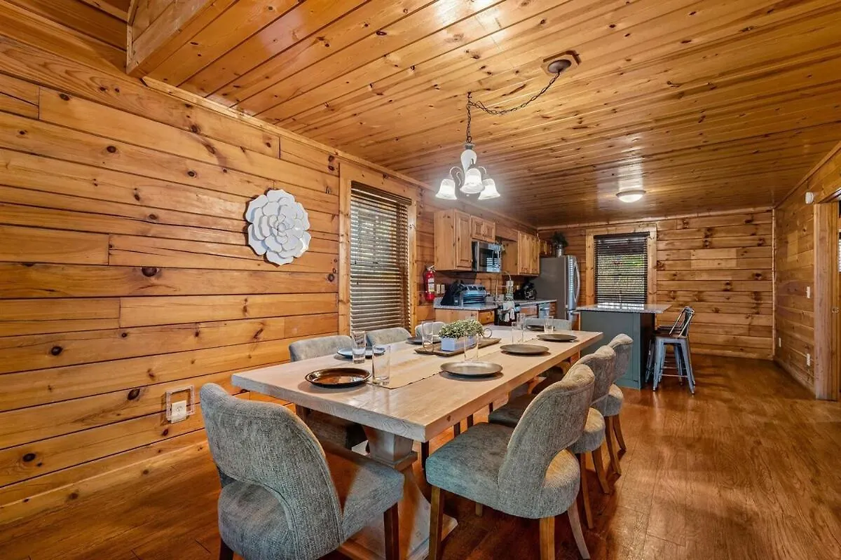Newlisting 1mile Parkway, Gameroom, Hottub, Bbq, Sleeps 14, 5 Bedroom With Attached Bath, Pet Friendly Chalet Pigeon Forge
