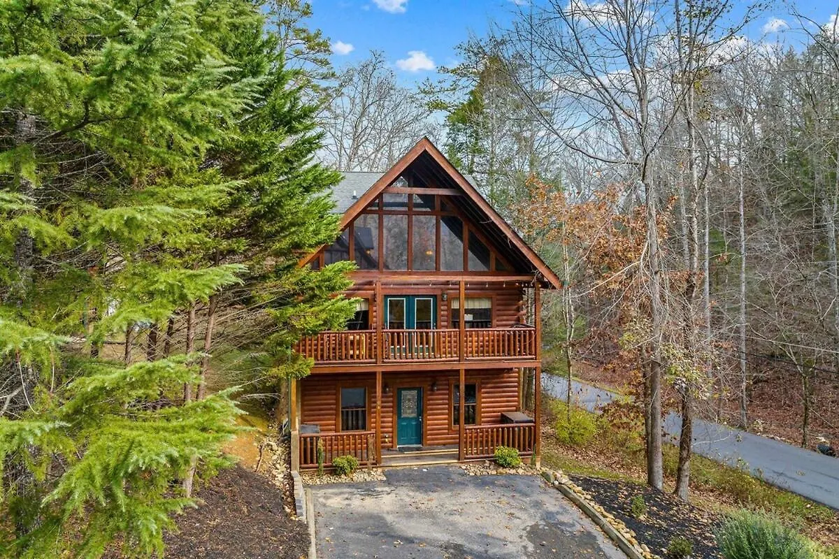 Newlisting 1mile Parkway, Gameroom, Hottub, Bbq, Sleeps 14, 5 Bedroom With Attached Bath, Pet Friendly Chalet *
