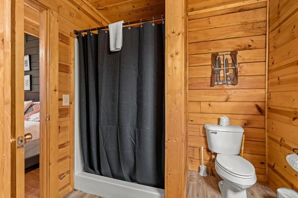 Newlisting 1mile Parkway, Gameroom, Hottub, Bbq, Sleeps 14, 5 Bedroom With Attached Bath, Pet Friendly Chalet Pigeon Forge