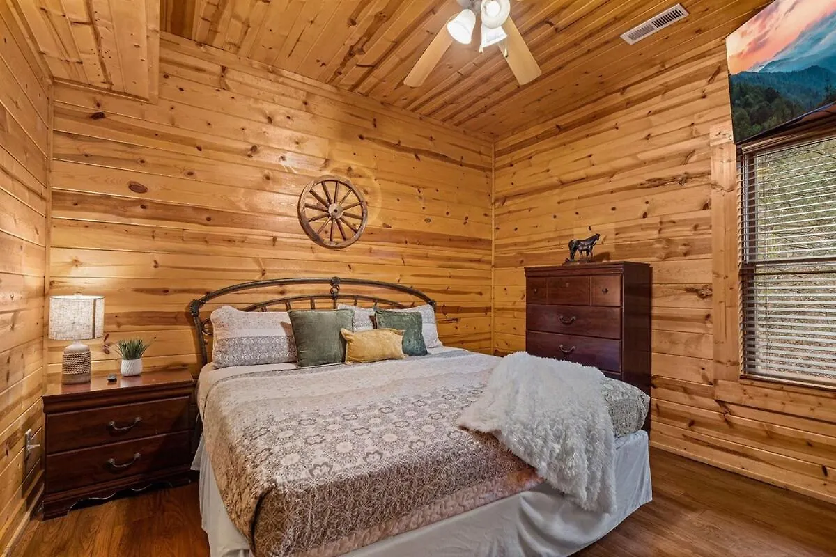 Newlisting 1mile Parkway, Gameroom, Hottub, Bbq, Sleeps 14, 5 Bedroom With Attached Bath, Pet Friendly