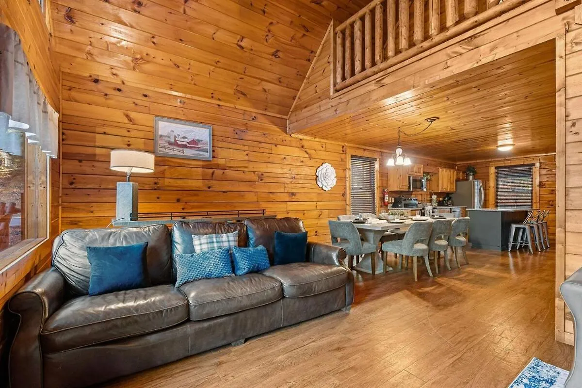 Chalet Newlisting 1mile Parkway, Gameroom, Hottub, Bbq, Sleeps 14, 5 Bedroom With Attached Bath, Pet Friendly Pigeon Forge