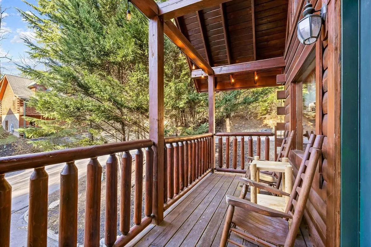Newlisting 1mile Parkway, Gameroom, Hottub, Bbq, Sleeps 14, 5 Bedroom With Attached Bath, Pet Friendly *