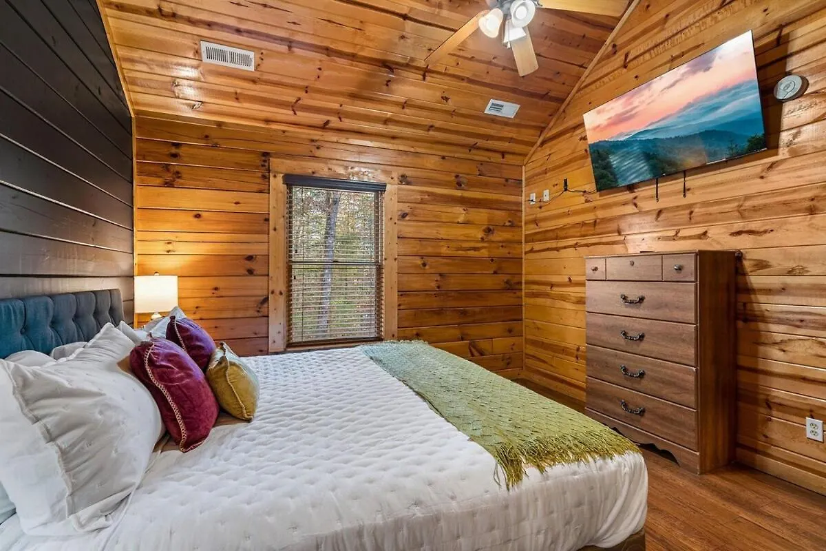Newlisting 1mile Parkway, Gameroom, Hottub, Bbq, Sleeps 14, 5 Bedroom With Attached Bath, Pet Friendly Chalet Pigeon Forge
