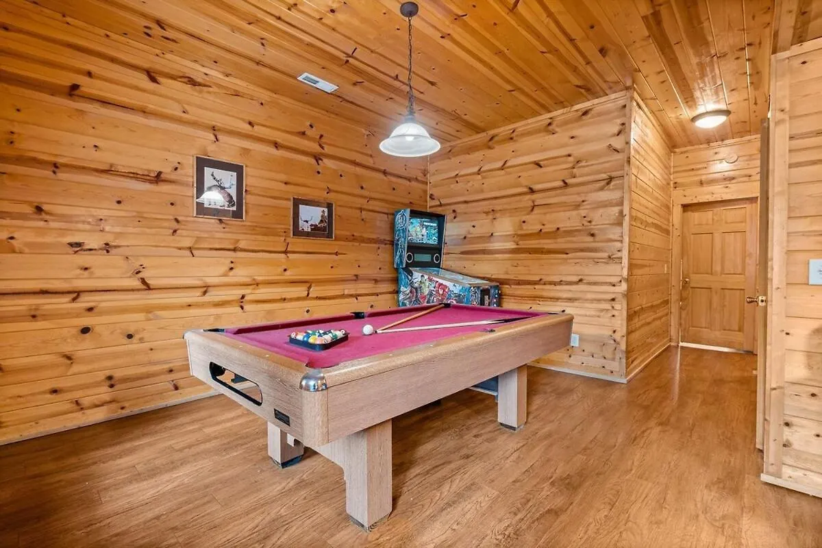Newlisting 1mile Parkway, Gameroom, Hottub, Bbq, Sleeps 14, 5 Bedroom With Attached Bath, Pet Friendly