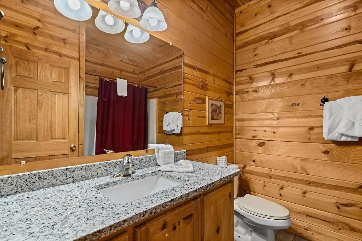Newlisting 1mile Parkway, Gameroom, Hottub, Bbq, Sleeps 14, 5 Bedroom With Attached Bath, Pet Friendly *
