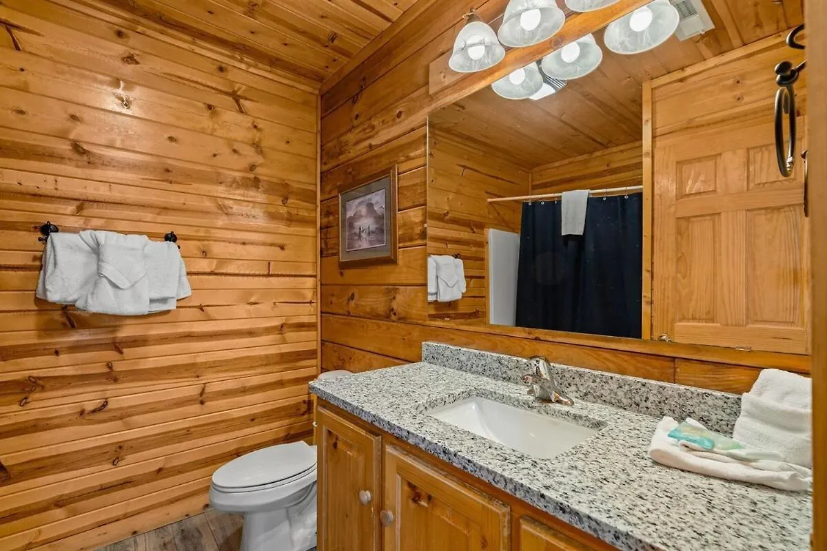Newlisting 1mile Parkway, Gameroom, Hottub, Bbq, Sleeps 14, 5 Bedroom With Attached Bath, Pet Friendly Pigeon Forge