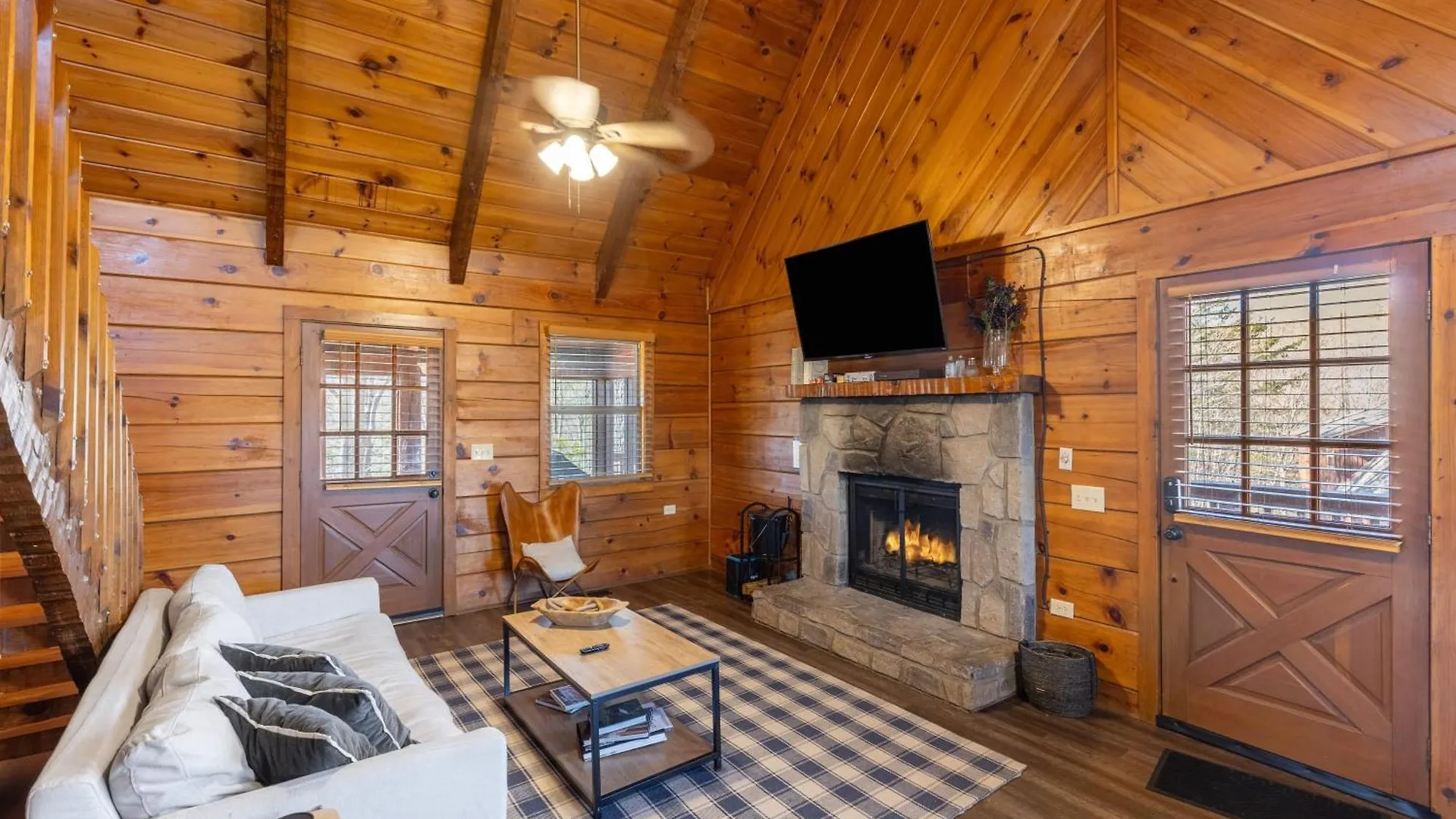 Dudley Ii By Avantstay Comfortable W Hot Tub Views
