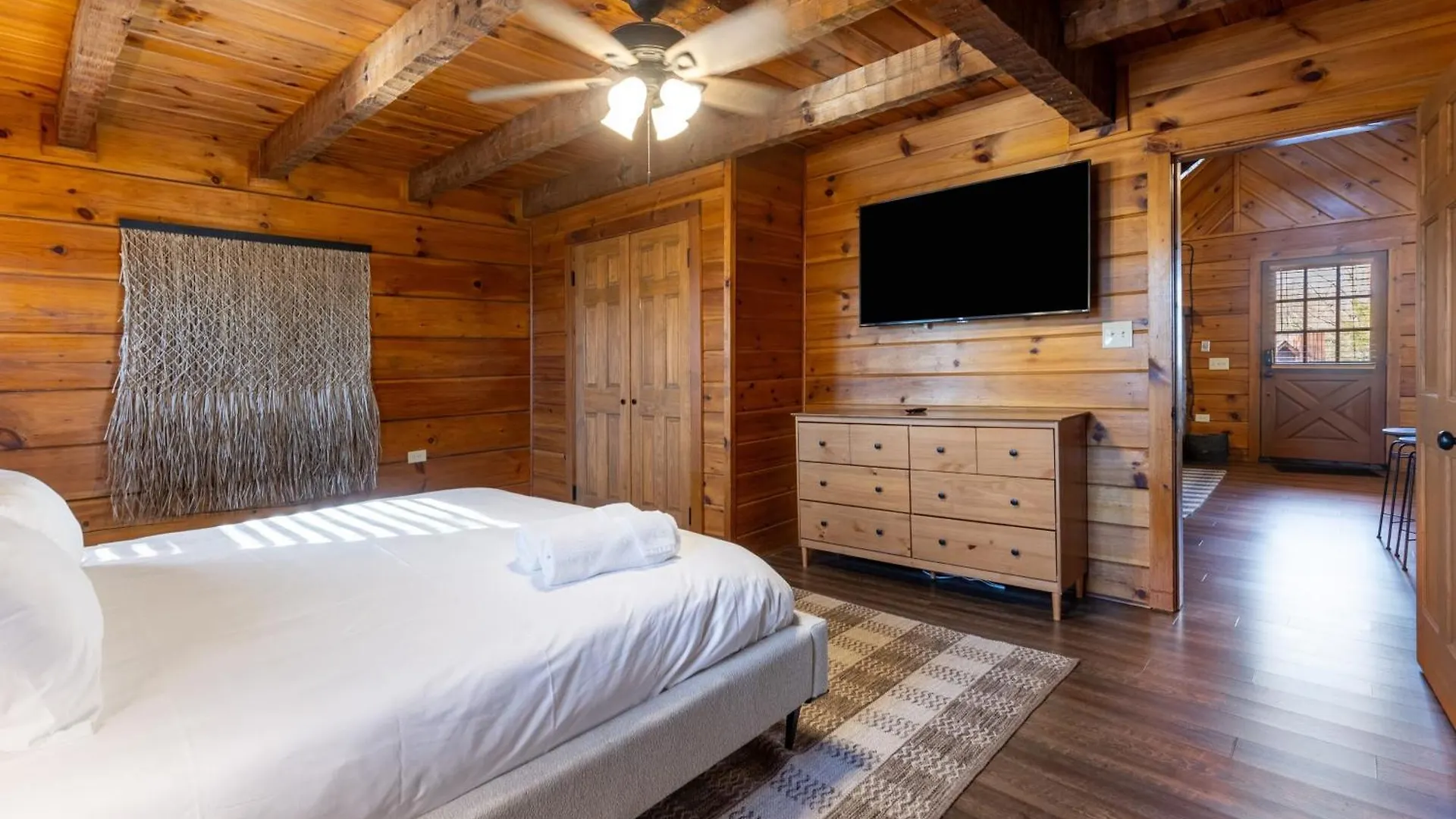Dudley Ii By Avantstay Comfortable W Hot Tub Views