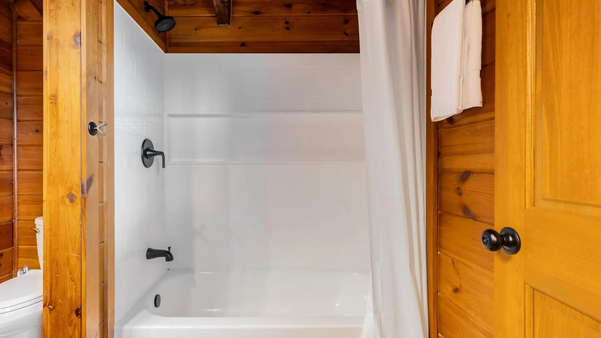 Dudley Ii By Avantstay Comfortable W Hot Tub Views