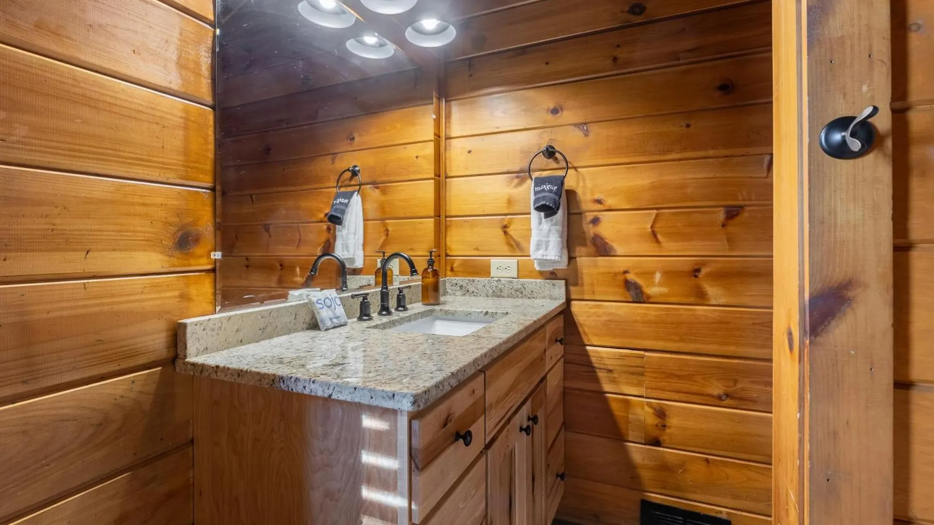 Dudley Ii By Avantstay Comfortable W Hot Tub Views Holiday home