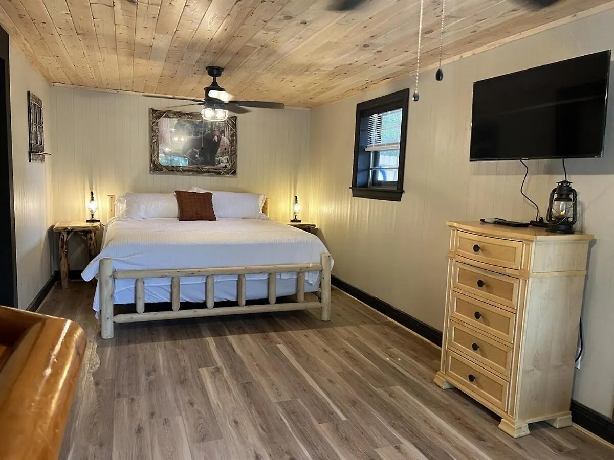 Tatil Evi Whiskey Ridge 3 Bdrm Cabin-firepit, Fenced Yard, Hot Tub
