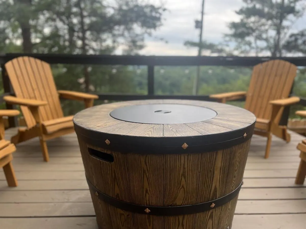 Whiskey Ridge 3 Bdrm Cabin-firepit, Fenced Yard, Hot Tub Tatil Evi