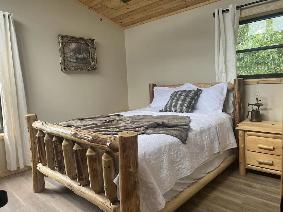 Whiskey Ridge 3 Bdrm Cabin-firepit, Fenced Yard, Hot Tub Tatil Evi *