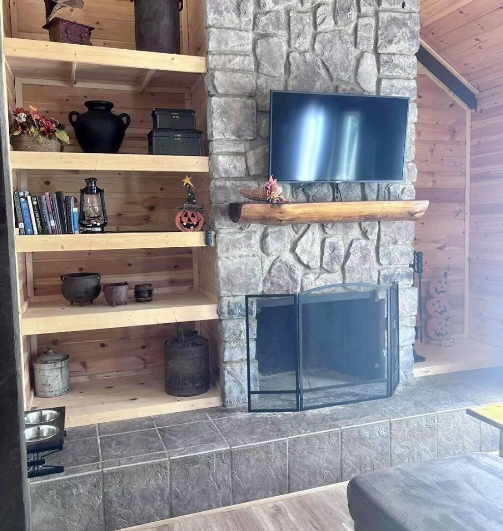 Whiskey Ridge 3 Bdrm Cabin-firepit, Fenced Yard, Hot Tub Tatil Evi Pigeon Forge